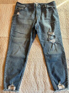 KanCan Women's Plus Jeans, Cropped, Light wash, Distressed